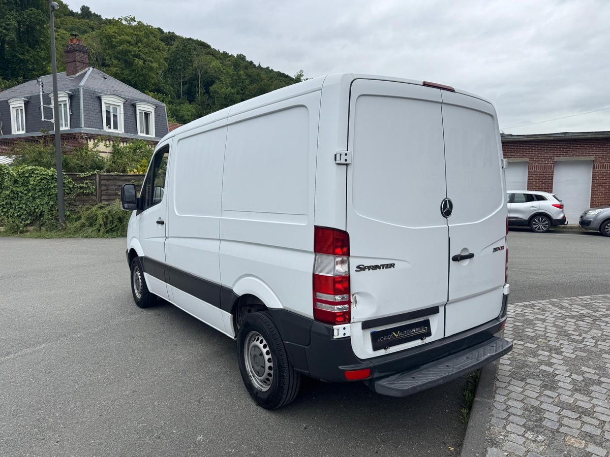 Mercedes-Benz Sprinter 906.613 210CDI 2.2 Fourgon moyen tôlé 3.0T 95 cv