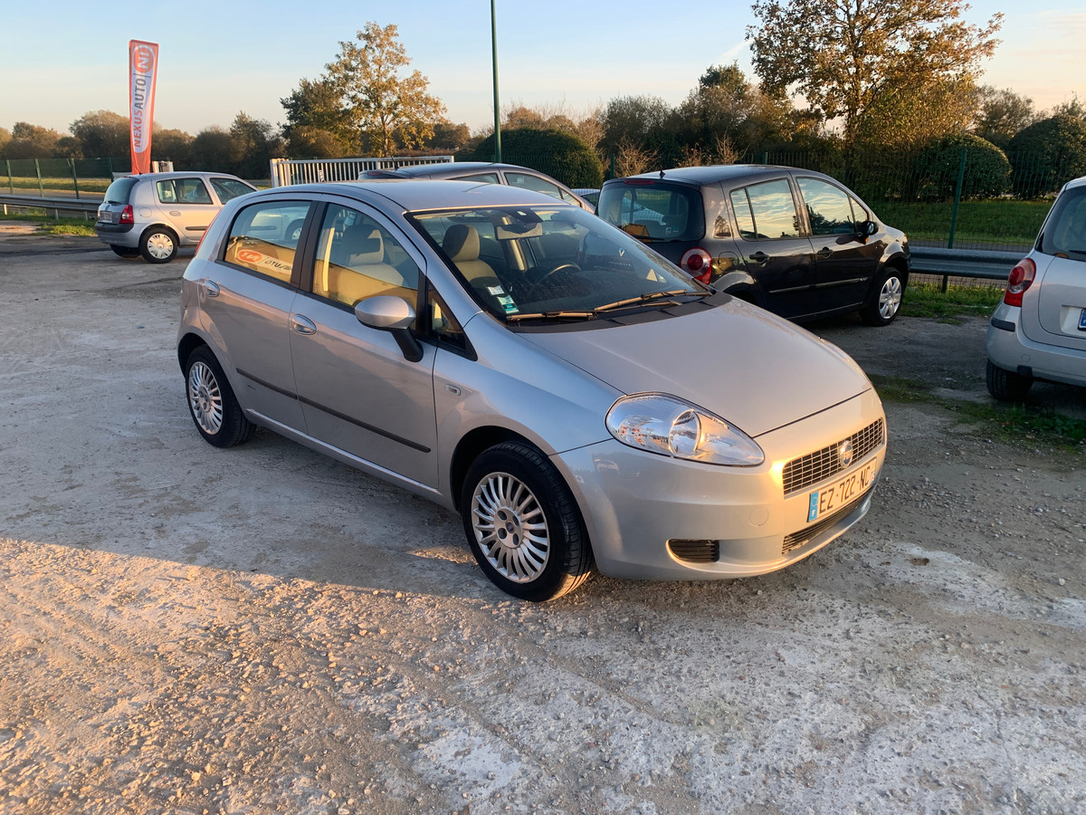 Fiat Punto grande 1.4i - 77CH 138205KM