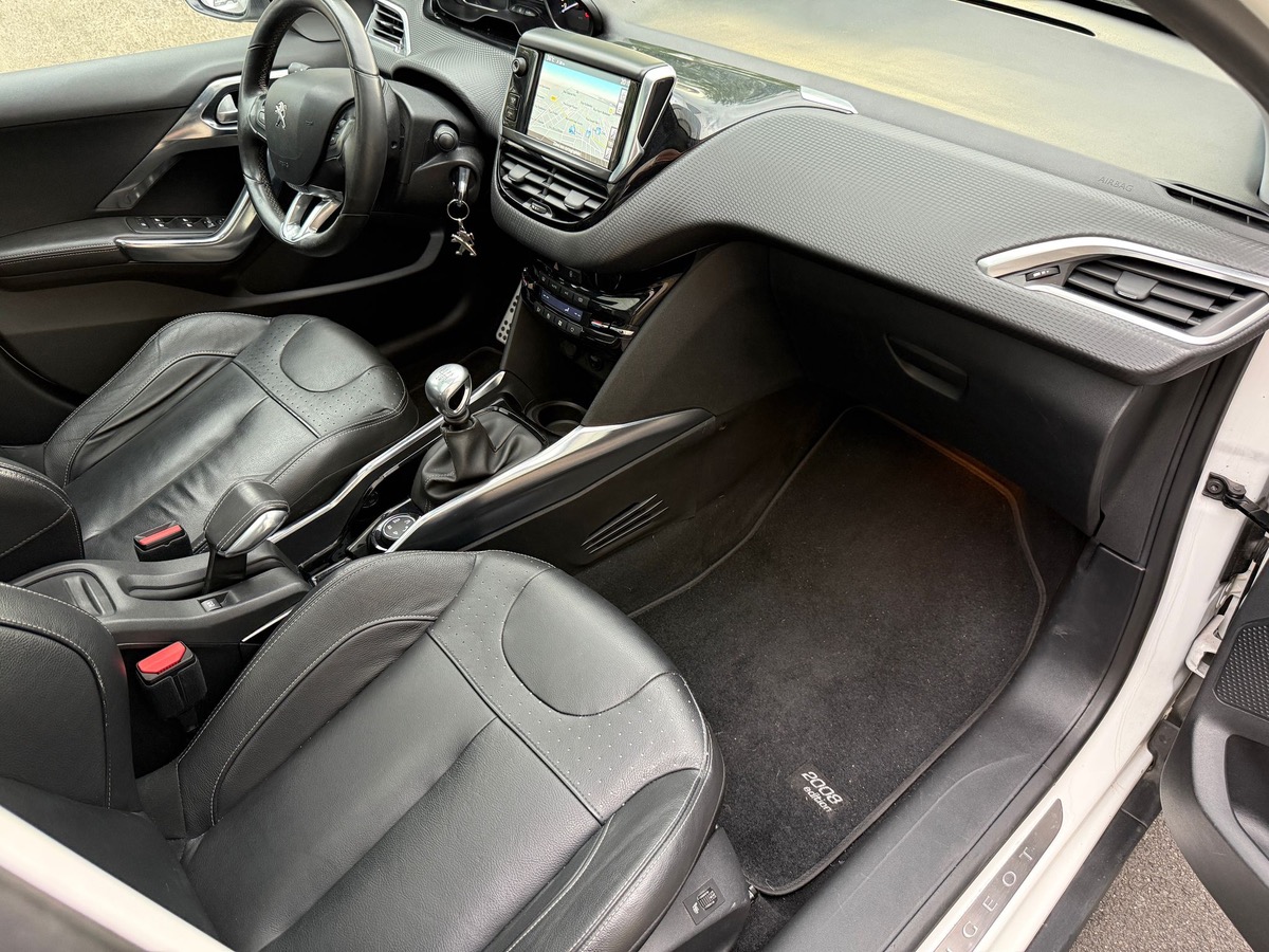 Peugeot 2008 1.6 e-HDI 115 CV féline titane 4XCB