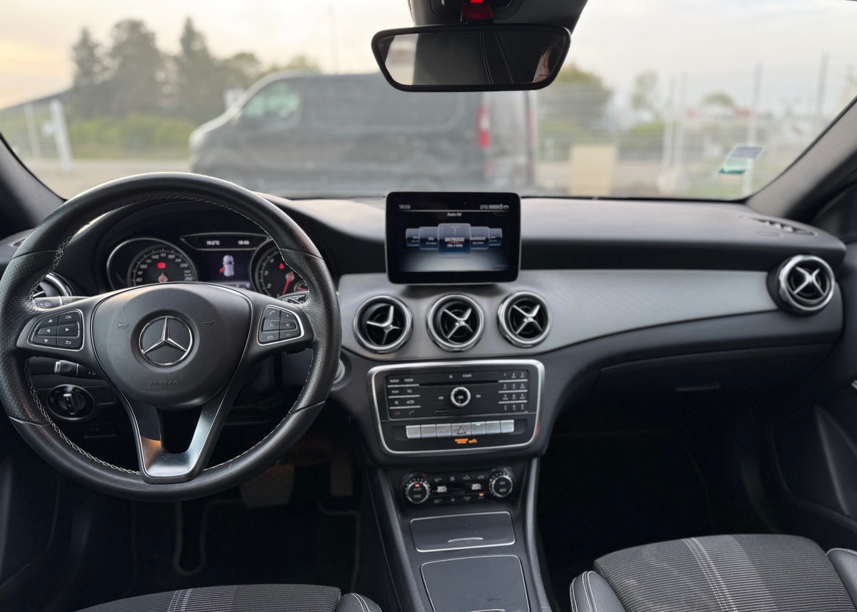 Mercedes-Benz GLA (2) 180 SENSATION 7G-DCT