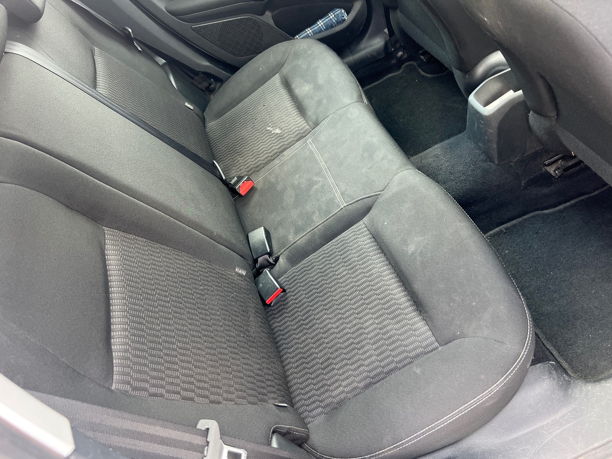 Peugeot 208 100 Cv BlueHDI STYLE, SUIVI COMPLET, TOIT PANORAMIQUE, SIEGES CHAUFFANTS