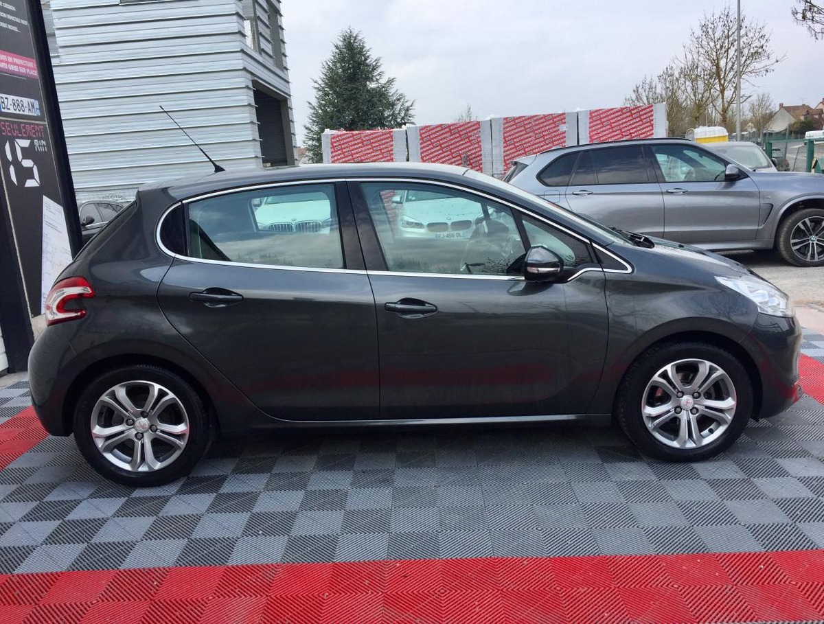 Peugeot 208 1.2 82 VTI ALLURE 5P