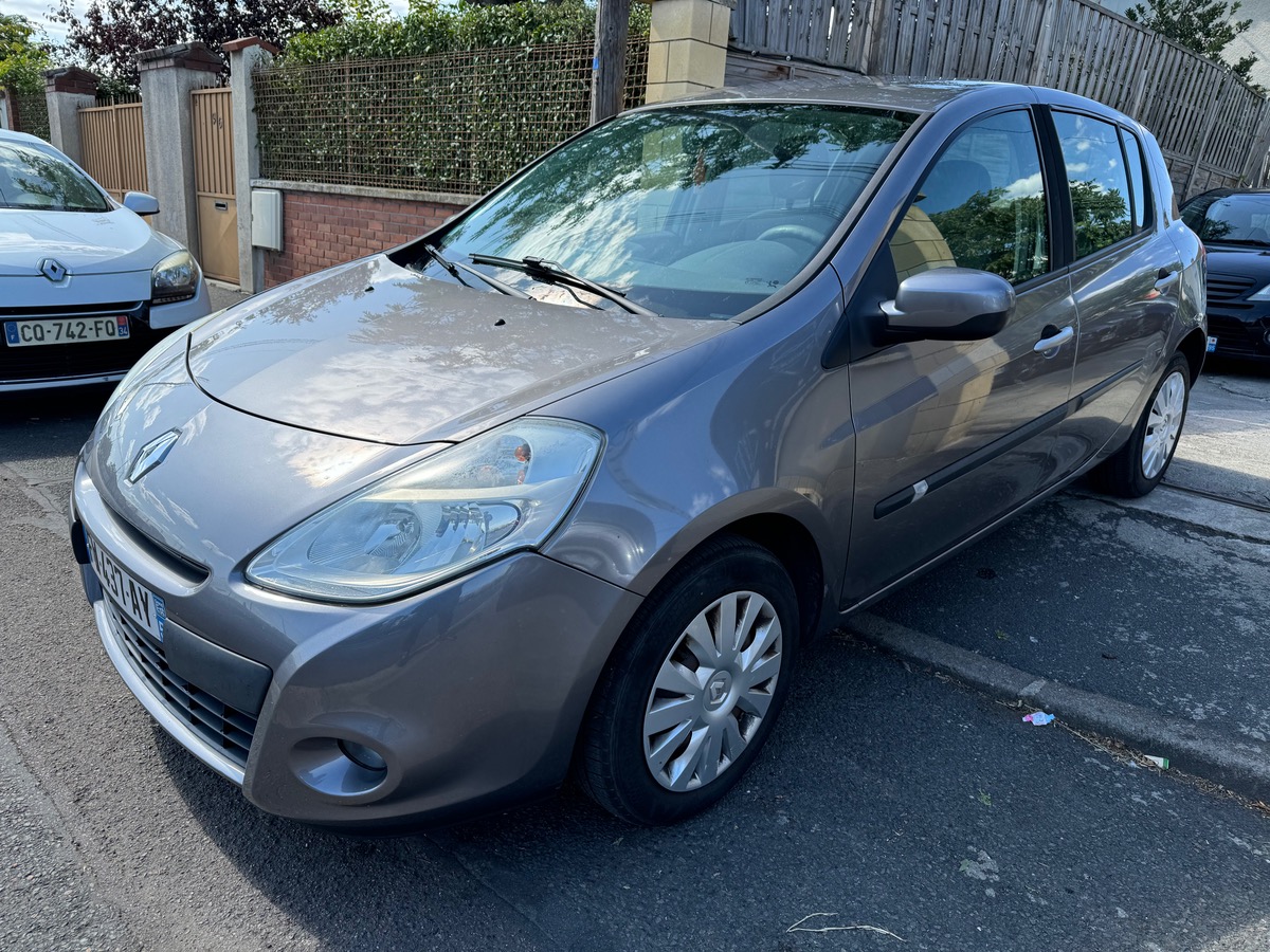 RENAULT Clio III 1.2 ESSENCE CLIM FINANCEMENT POSSIBLE 3/3/10 FOIS