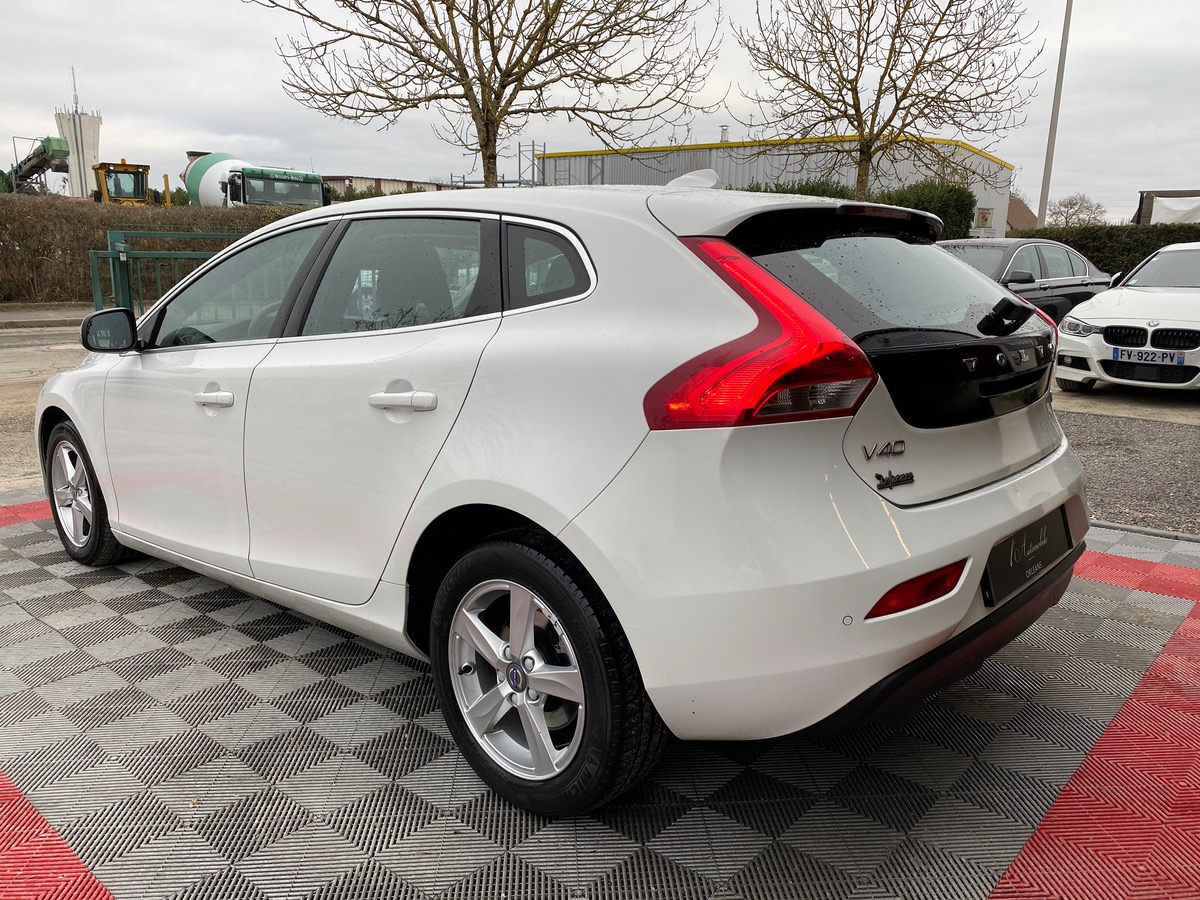 Volvo V40 D2 2.0 TDi 120ch momentum Toit pano