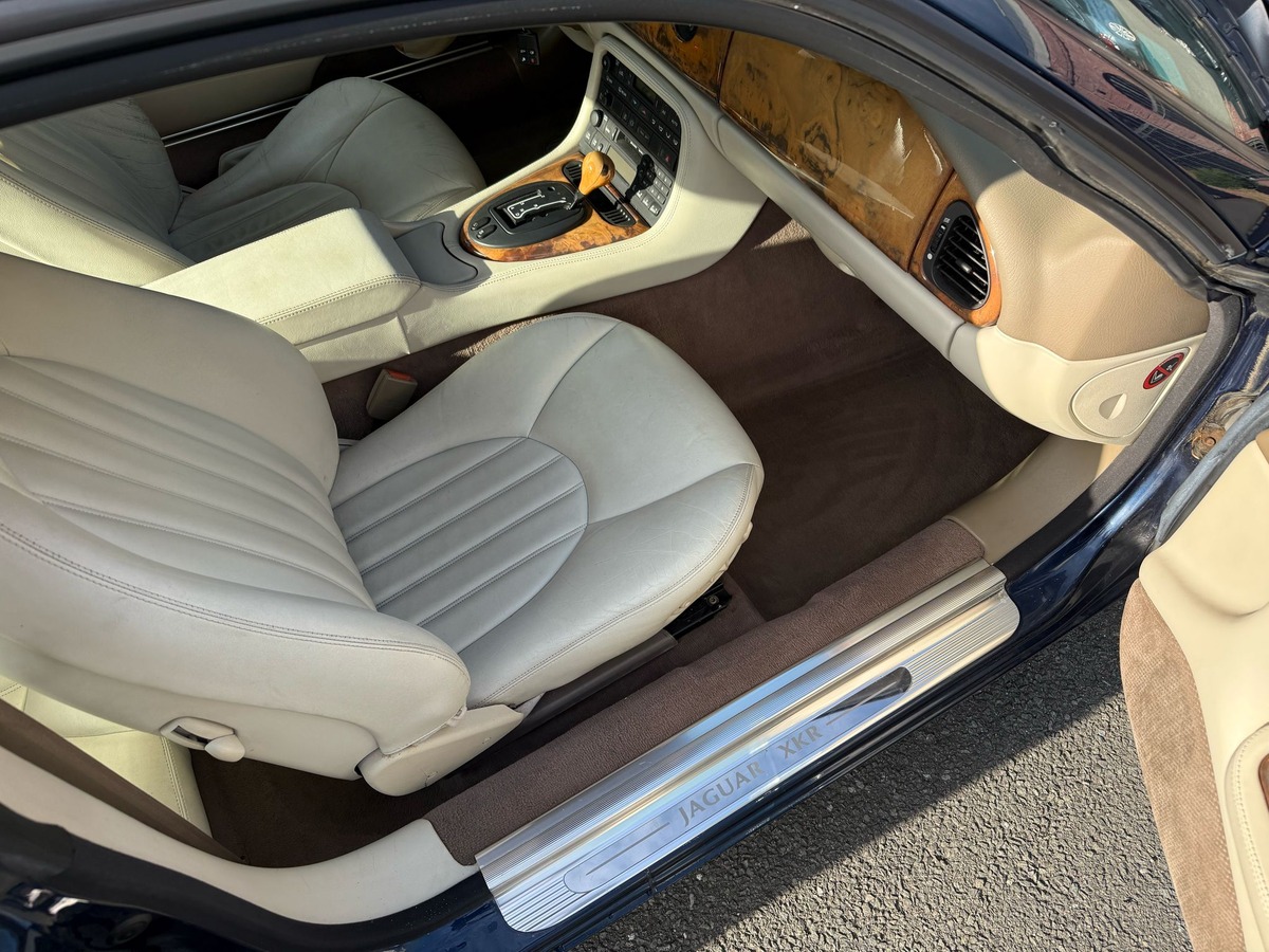 Jaguar XKR 2000