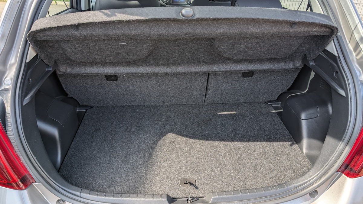Toyota Yaris Hybrid III (2) 100H