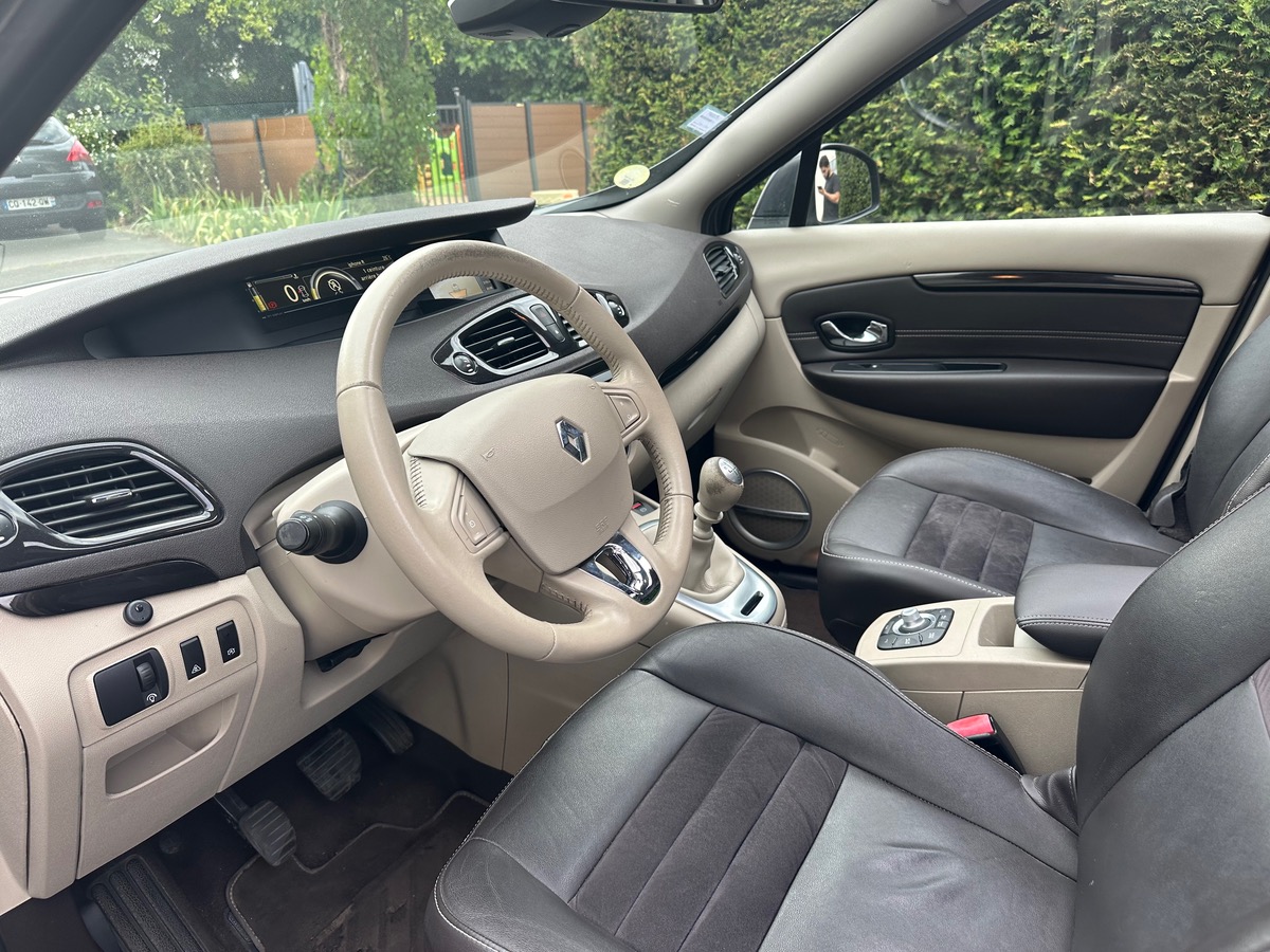 RENAULT Scenic 1.6 DCI 130 CV initiale 4XCB