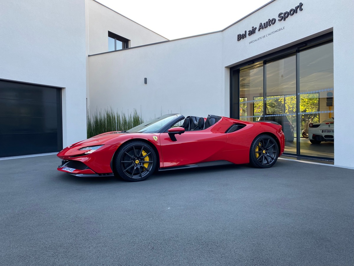 Ferrari SF90 SPIDER / TVA / 1ERE MAIN / 300 KMS