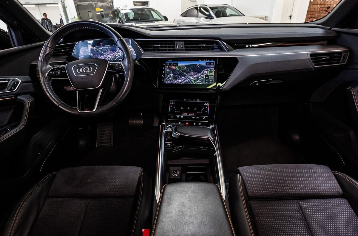 Audi e-tron Sportback 55 408ch S Line e-quattro Toit ouvrant Bang&Olufsen Pack Black Edition