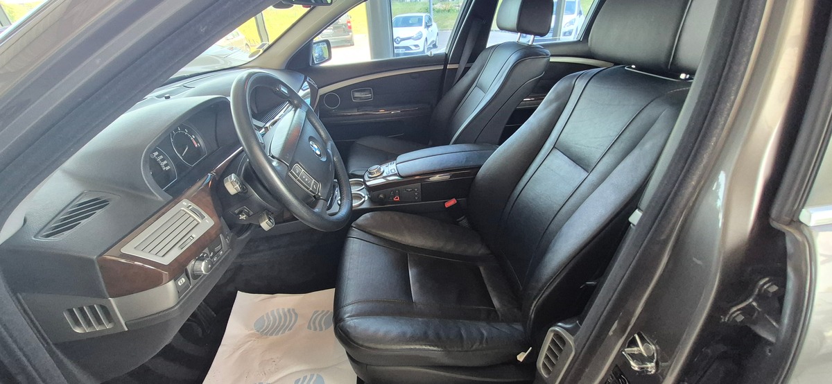 Bmw Série 7 740i 303CV