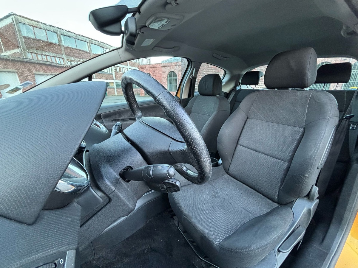 Peugeot 207 1.6 HDI 90 - PREMIUM - DISTRIBUTION NEUVE - REVISEE - GARANTIE