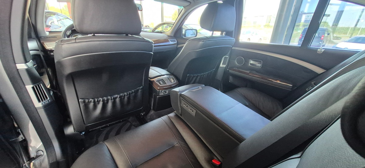 Bmw Série 7 740i 303CV