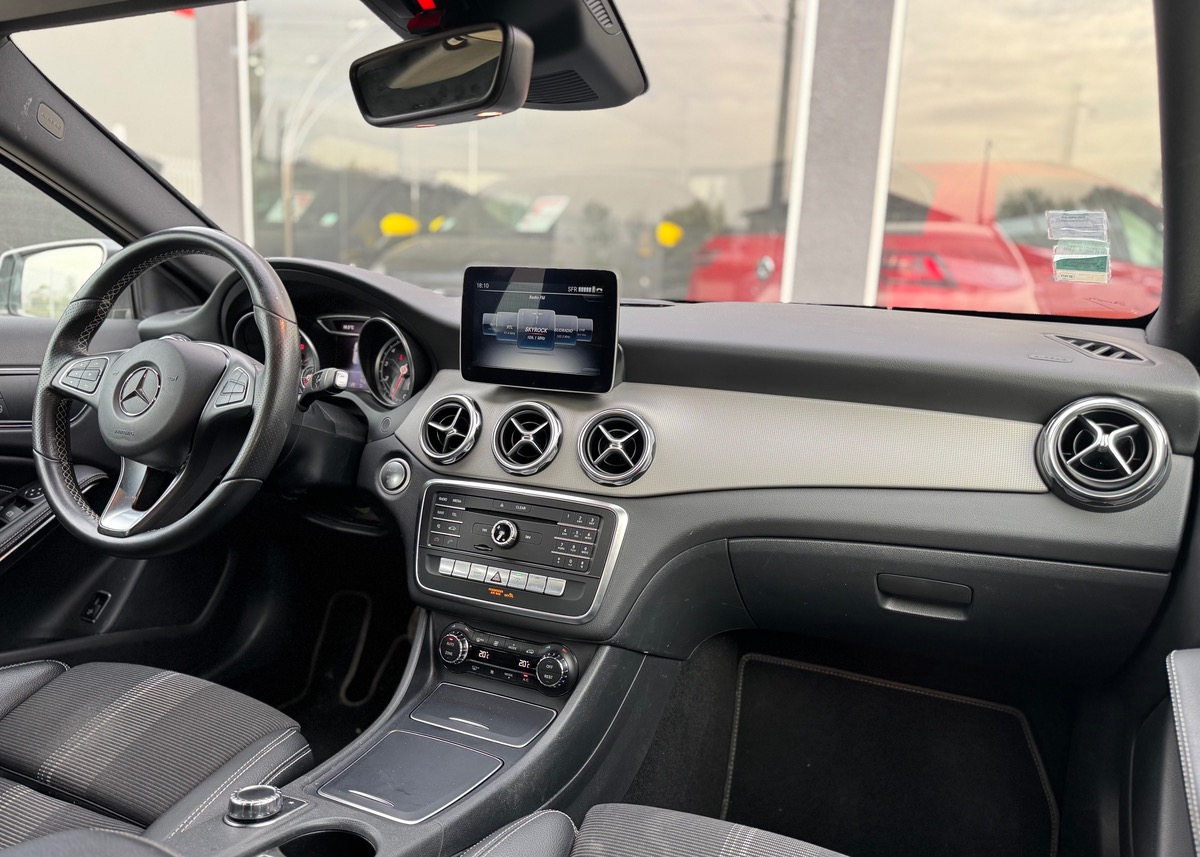 Mercedes-Benz GLA (2) 180 SENSATION 7G-DCT