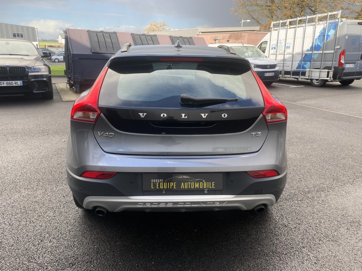 Volvo V40 Cross Country (2) 1.5 T3 152 CH R-DESIGN GEARTRONIC 6