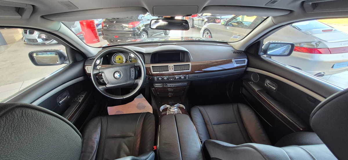 Bmw Série 7 740i 303CV