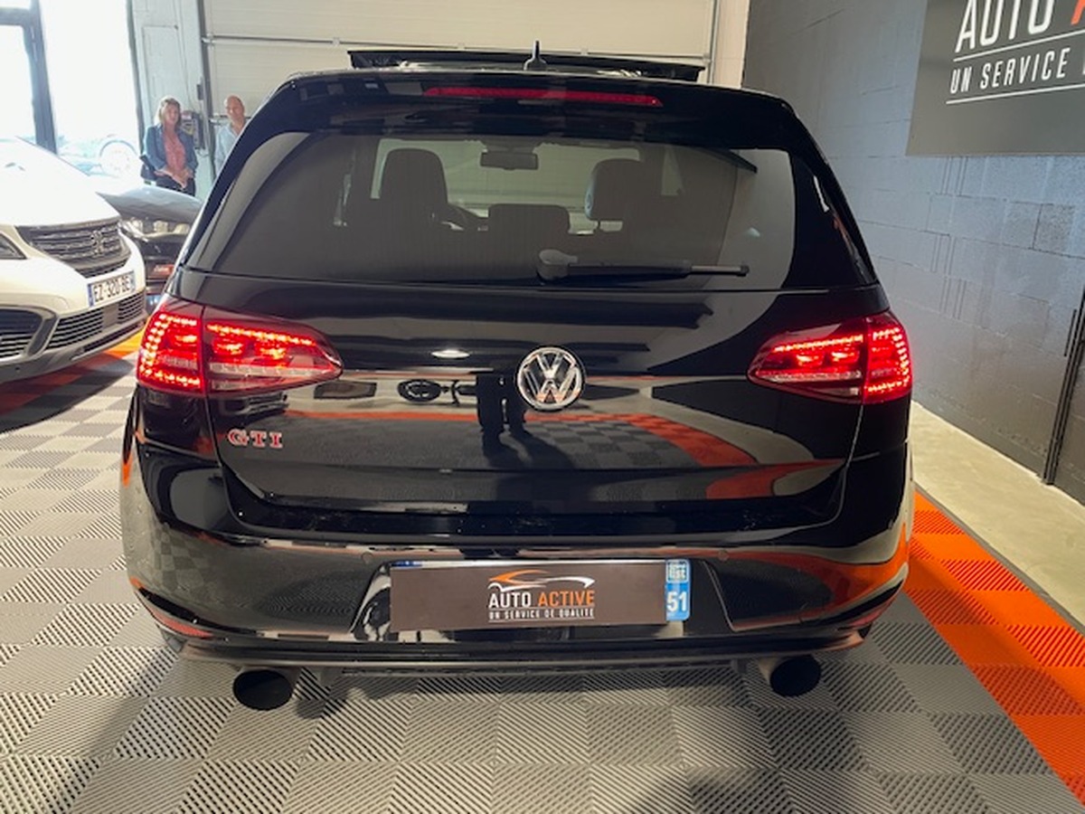 Volkswagen Golf GTI 230CV DSG6