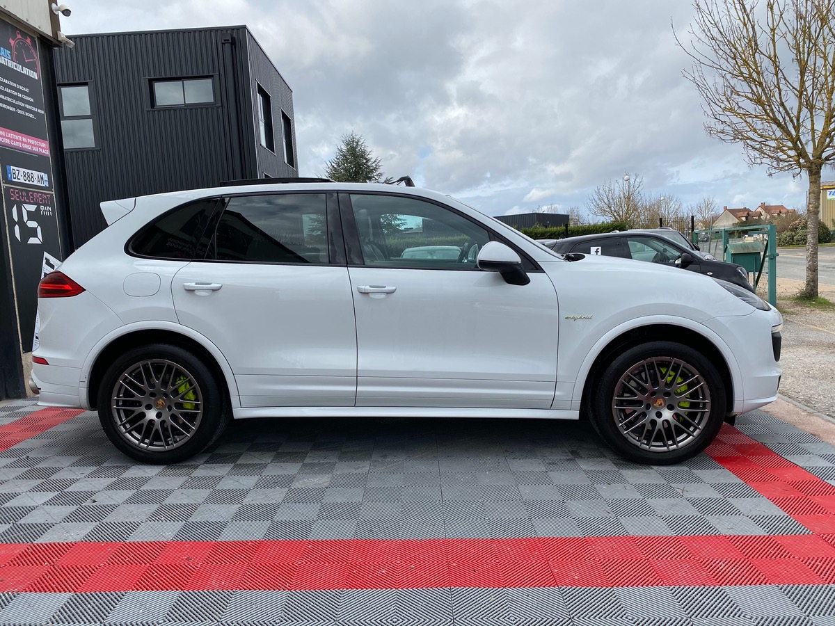 Porsche Cayenne S E-hybrid 416ch sport design b