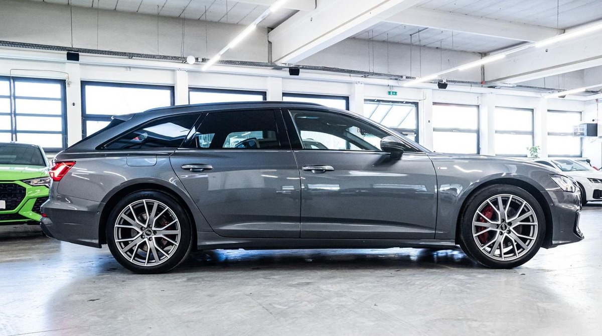 Audi A6 Avant 55 TFSI e 367ch Compétition quattro S tronic 7 B&O Toit ouvrant Attelage
