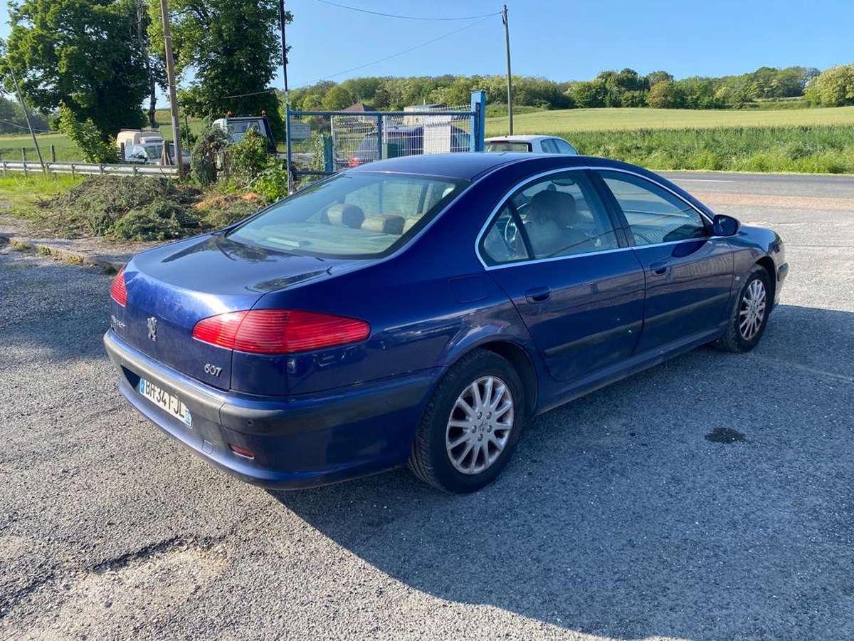 Peugeot 607 3.0l v6 206cv bonne état 263001km