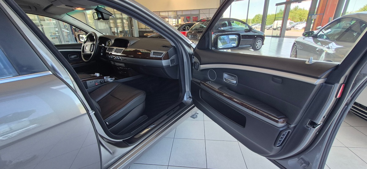 Bmw Série 7 740i 303CV