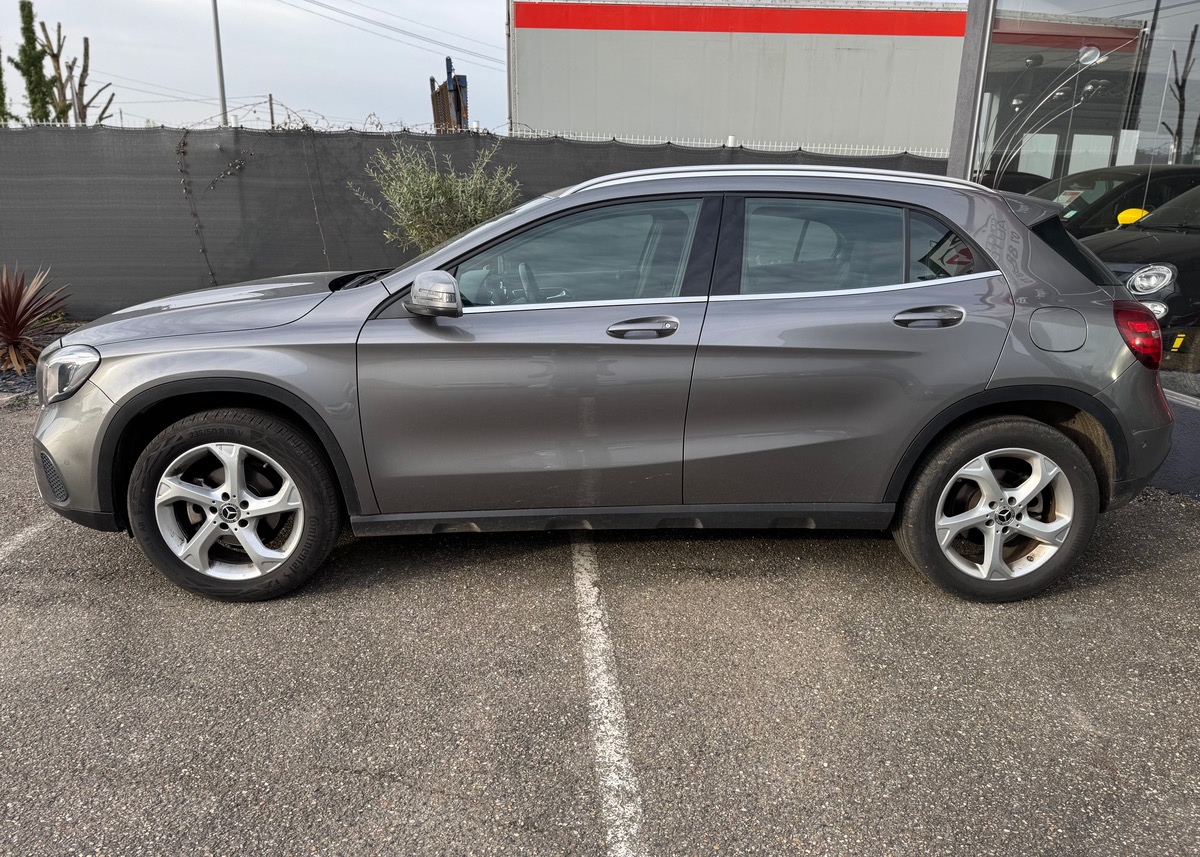 Mercedes-Benz GLA (2) 180 SENSATION 7G-DCT