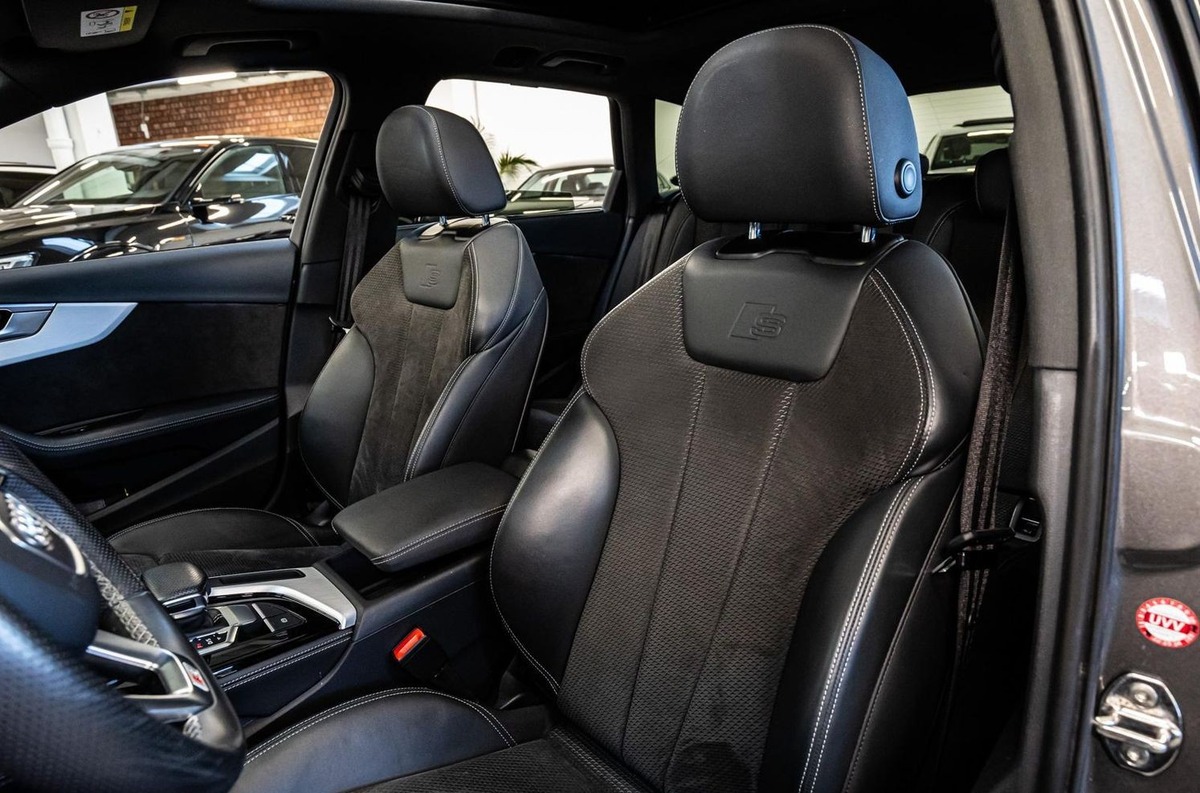 Audi A4 Avant V 40 TDI 204ch S line quattro S tronic 7 Bang&Olufsen Toit ouvrant Attelage