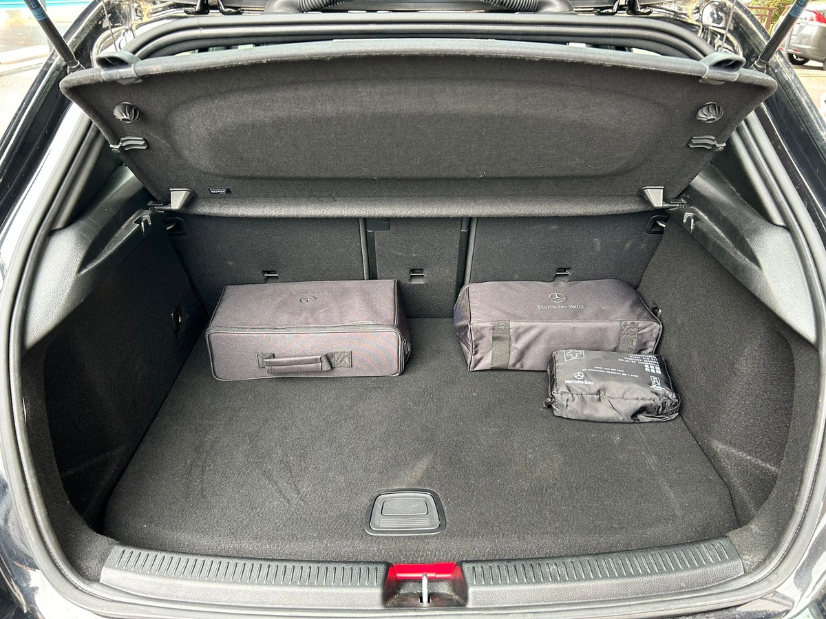 Mercedes-Benz Classe A IV 250 E 8CV AMG LINE 8G-DCT (Full Options)