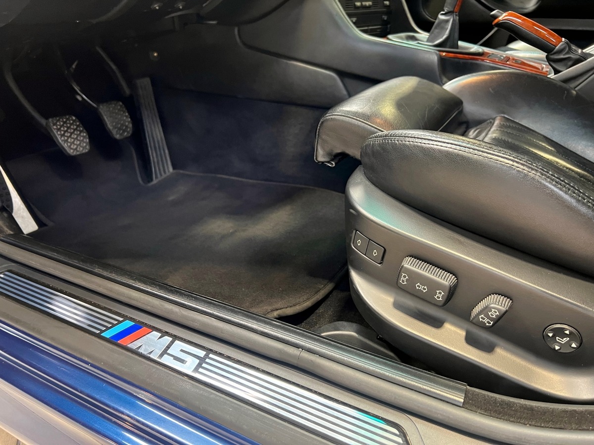 Bmw M5 (E39) V8 5.0 400 AVUSBLAU