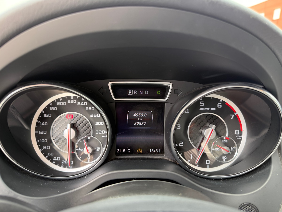 Mercedes-Benz GLA 45 AMG 2.0 4MATIC 7G-DCT 360cv, Toit ouvrant, Sièges électriques chauffants.