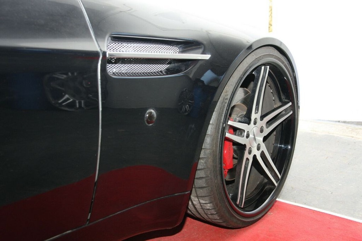 Image illustration Aston Martin V8 Vantage