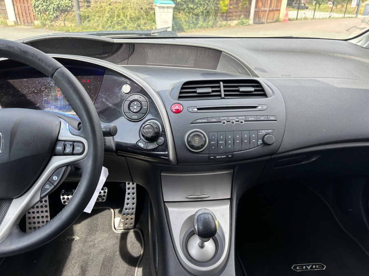 Honda Civic 1.8 VTEC 140 - Finition Sport - Garantie