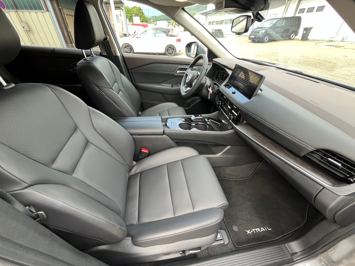 Nissan NISSAN X TRAIL E POWER 204CH TEKNA, 3 ANS D'ENTRETIENS INCLUS, TOIT OUVRANT, SIEGES CHAUFFANT