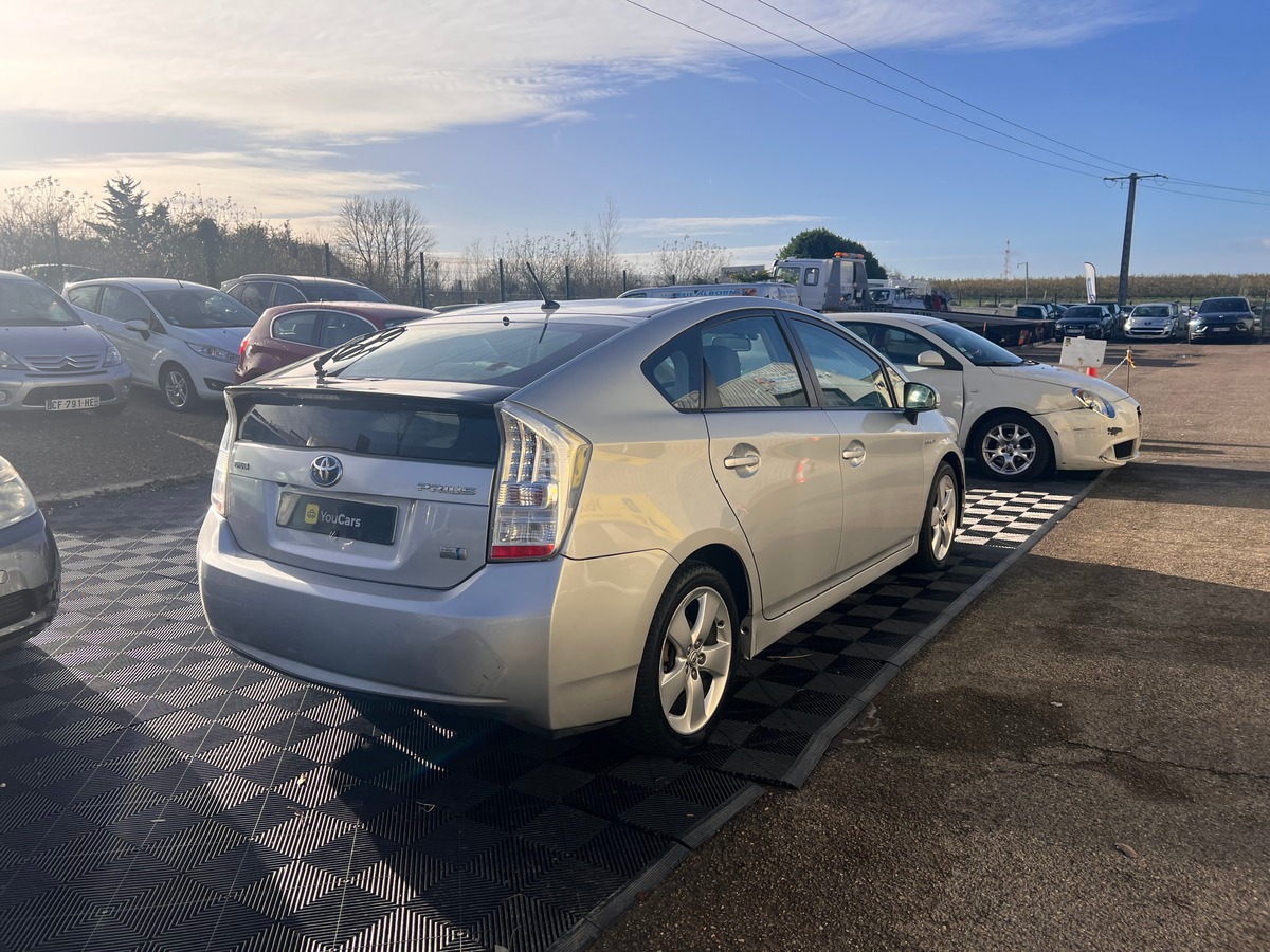 Toyota Prius III 1.8 136 Hybrid 99 cv Boîte auto - CAMERA DE RECUL - SIEGES CHAUFFANT