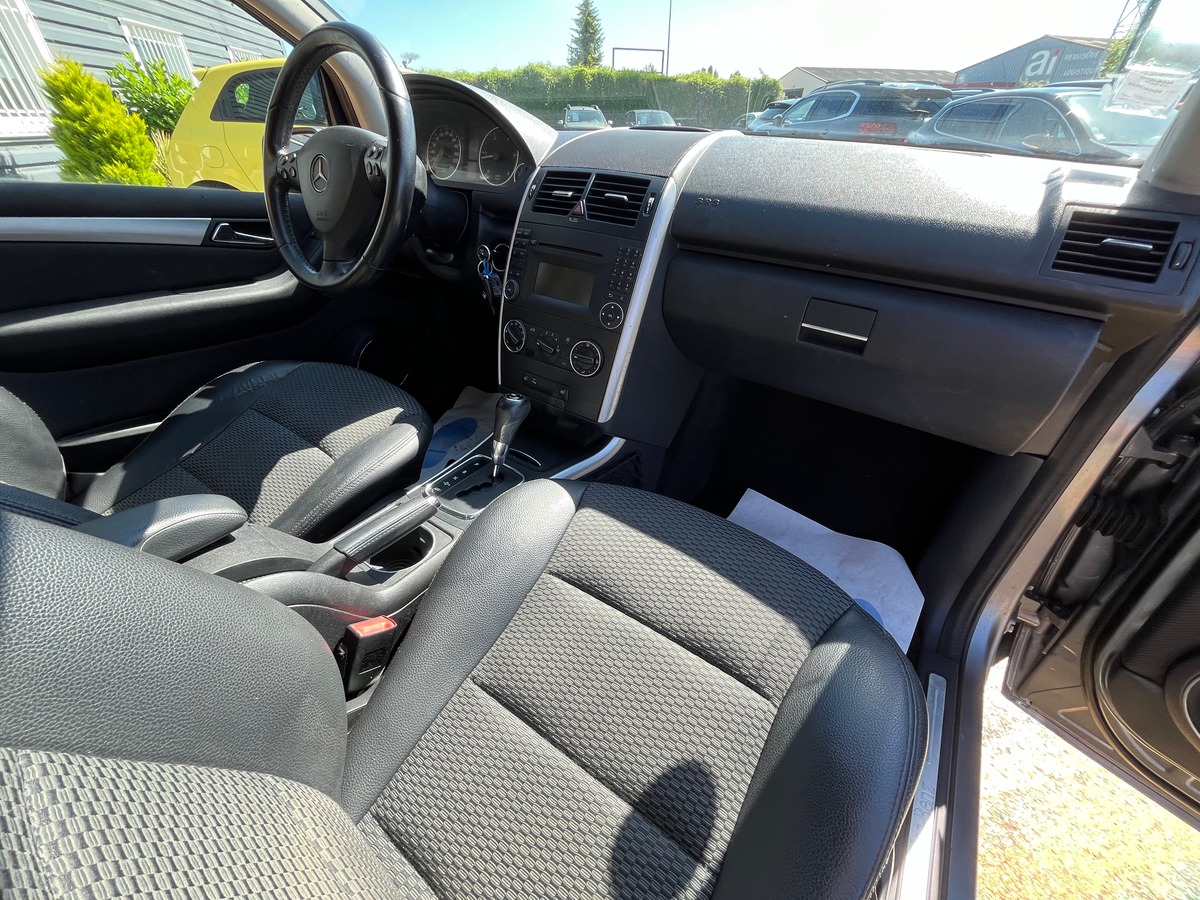 Mercedes-Benz Classe A A180 Phase 2 2.0 CDi CVT 110 CH Boîte automatique AVANTGARDE