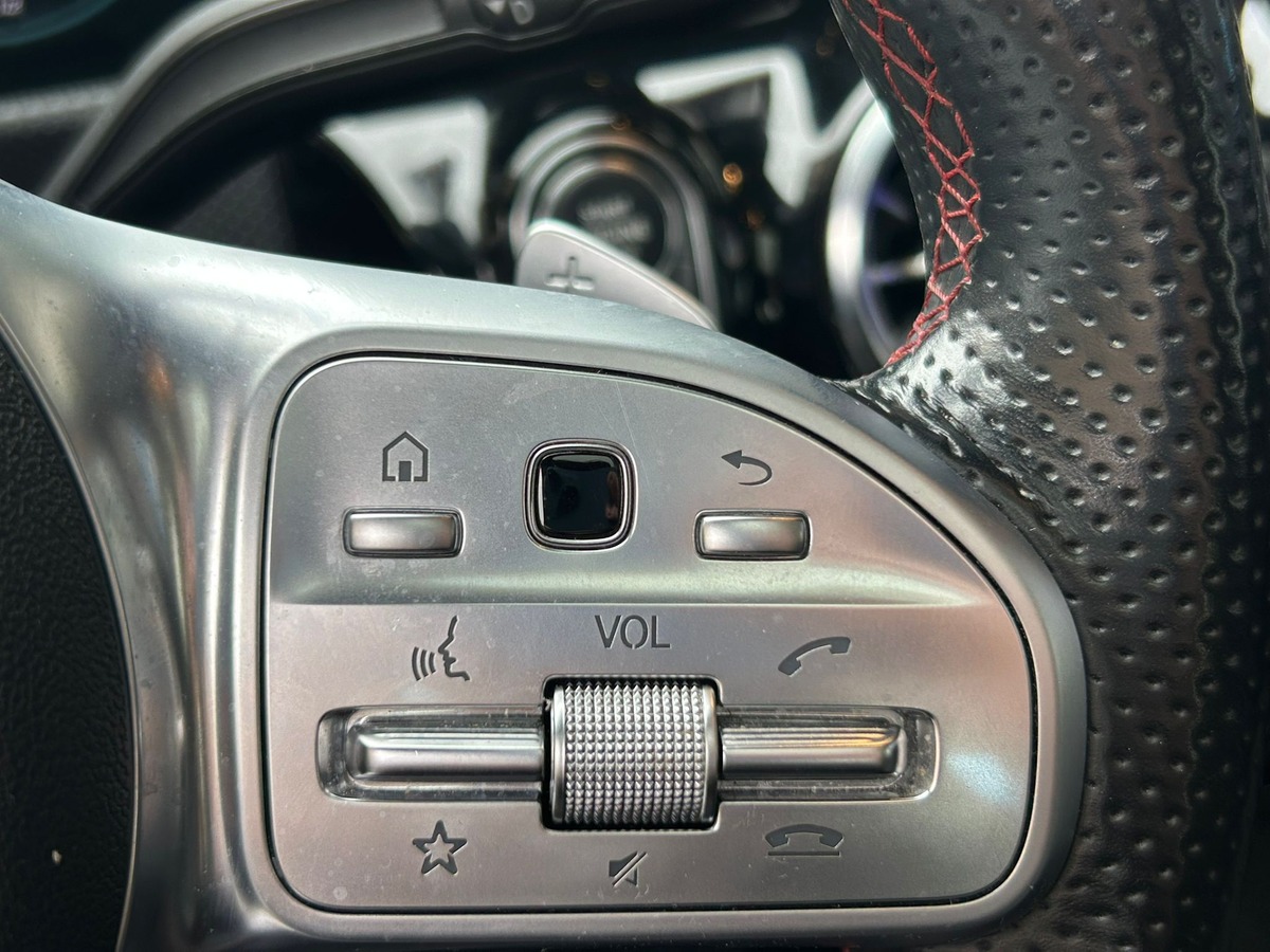 Mercedes-Benz Classe A IV 250 E 8CV AMG LINE 8G-DCT (Full Options)