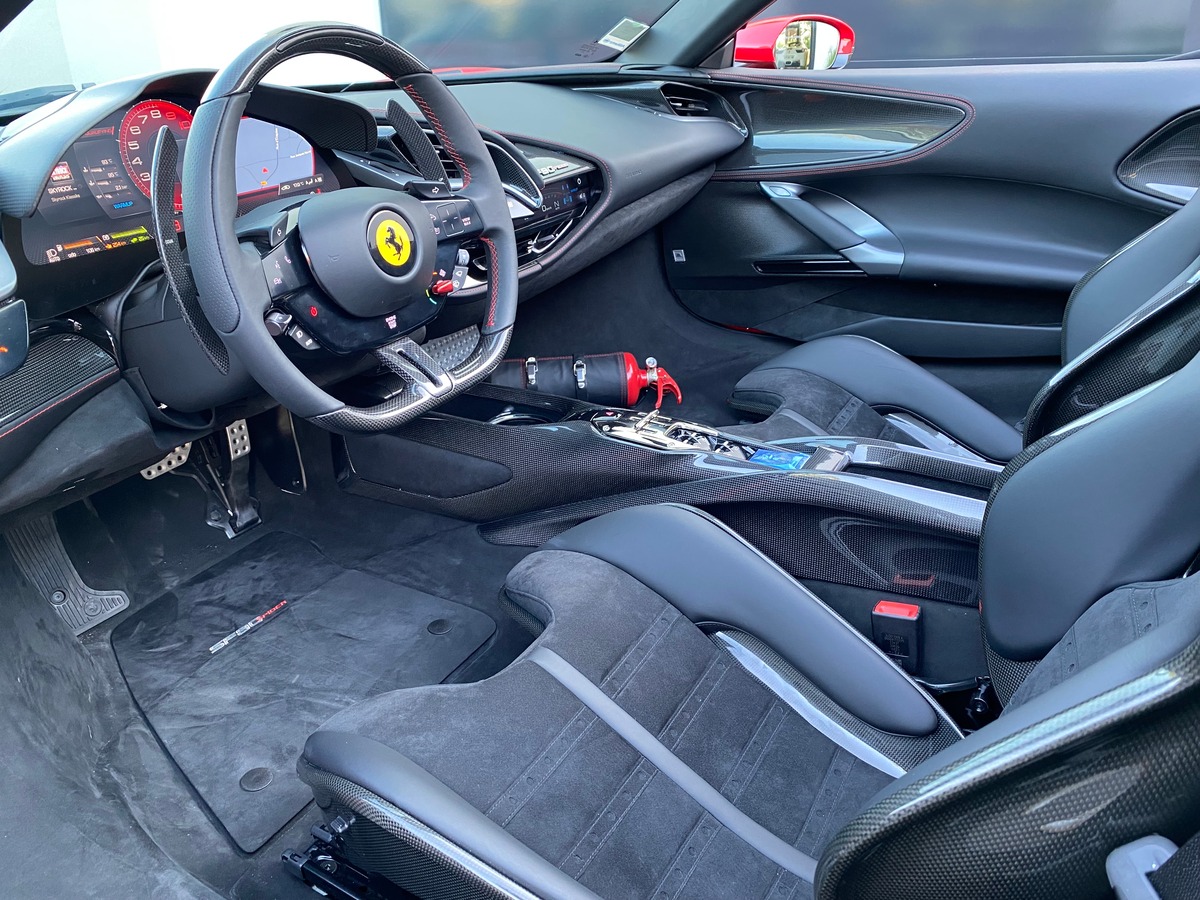 Ferrari SF90 SPIDER / TVA / 1ERE MAIN / 300 KMS