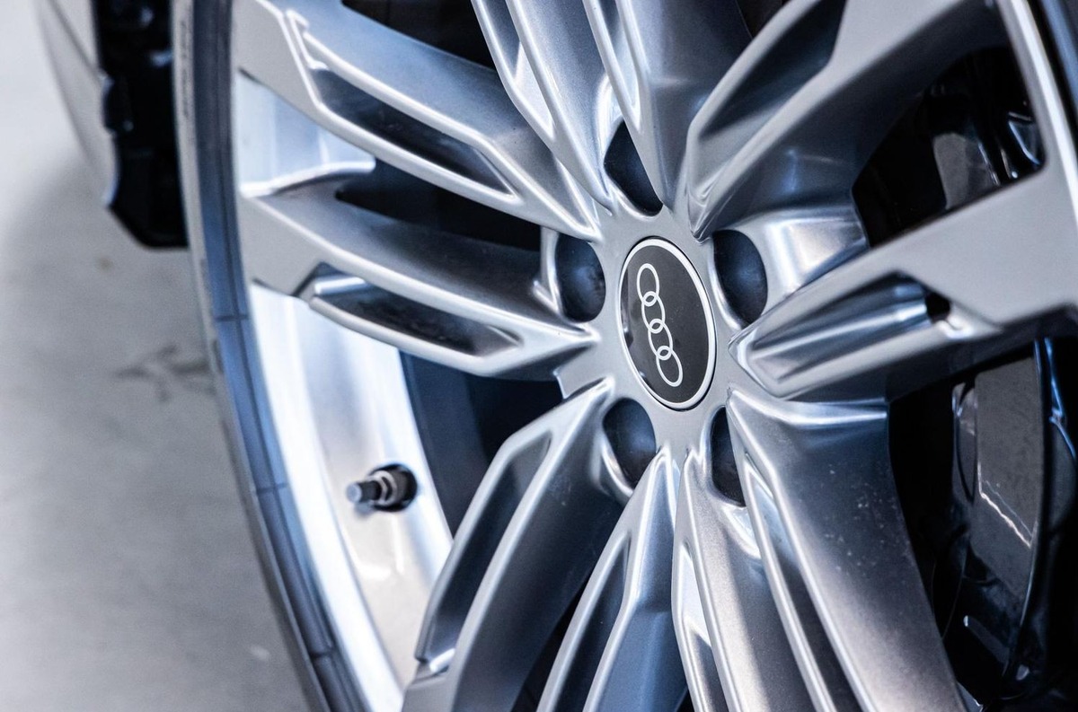 Audi A8 IV 60 TFSI e 462ch Avus quattro tiptronic 8 Toit ouvrant Bang&Olufsen