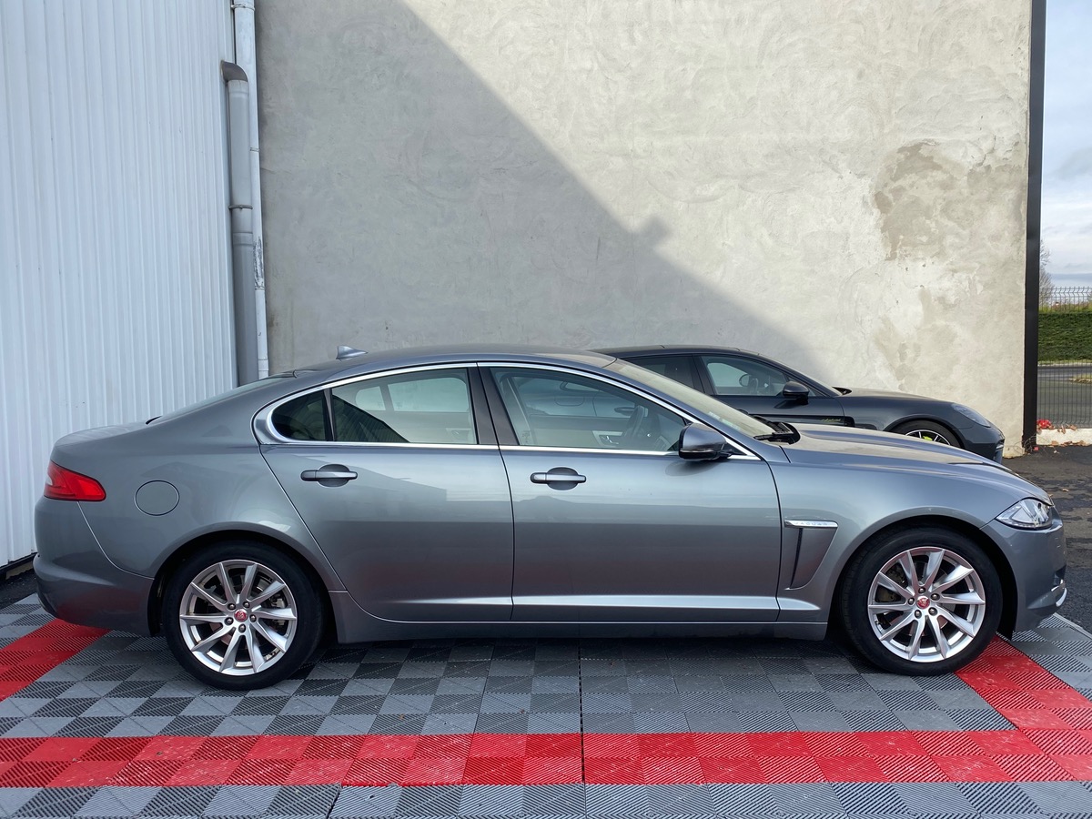 Jaguar XF 2.2 d 163 BRITISH EDITION b