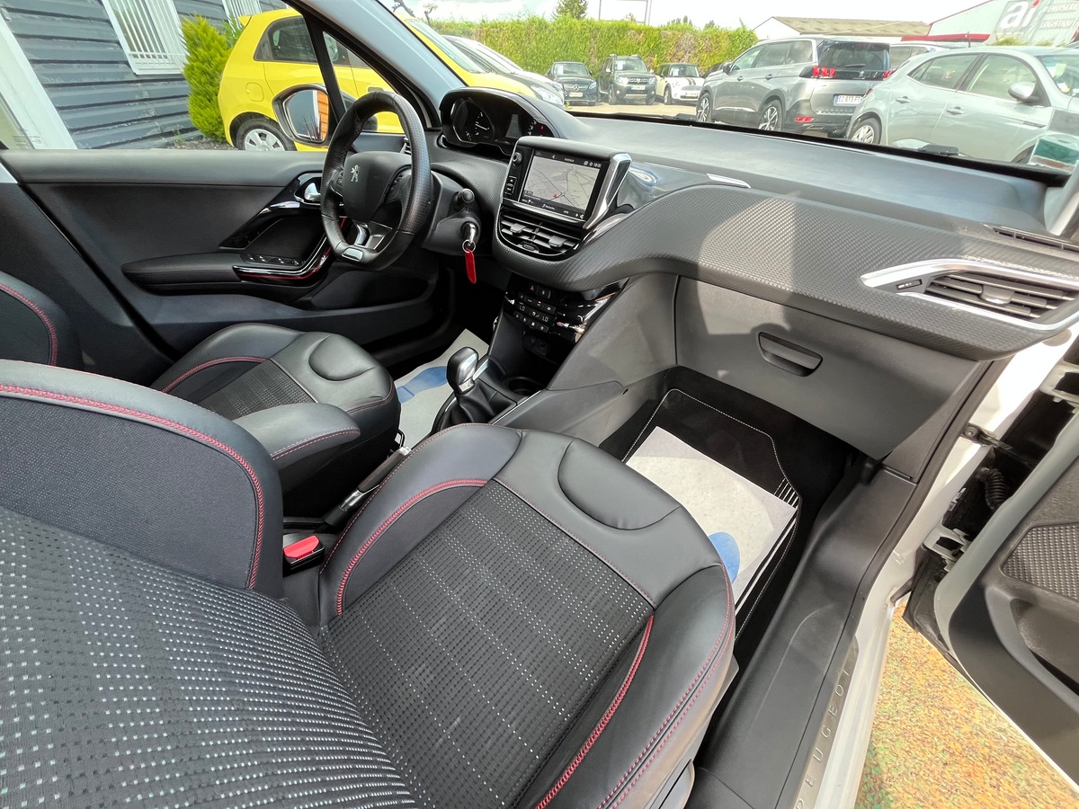 Peugeot 208 Phase 2 5 Portes 1.5 Blue HDi 100 CH GT LINE