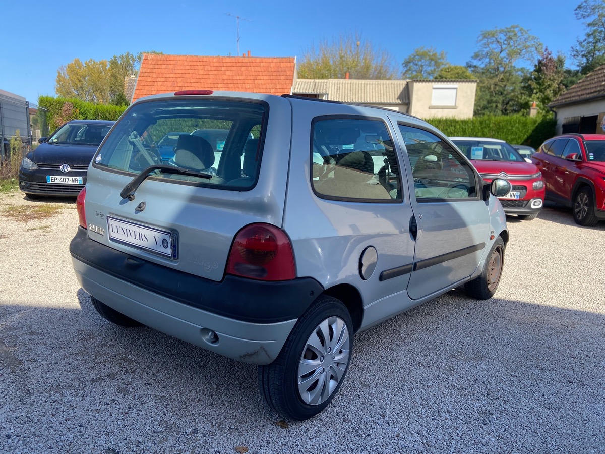 RENAULT Twingo expr 16s kit de distribution à 163 000, véhicule entretenu, factures inclues