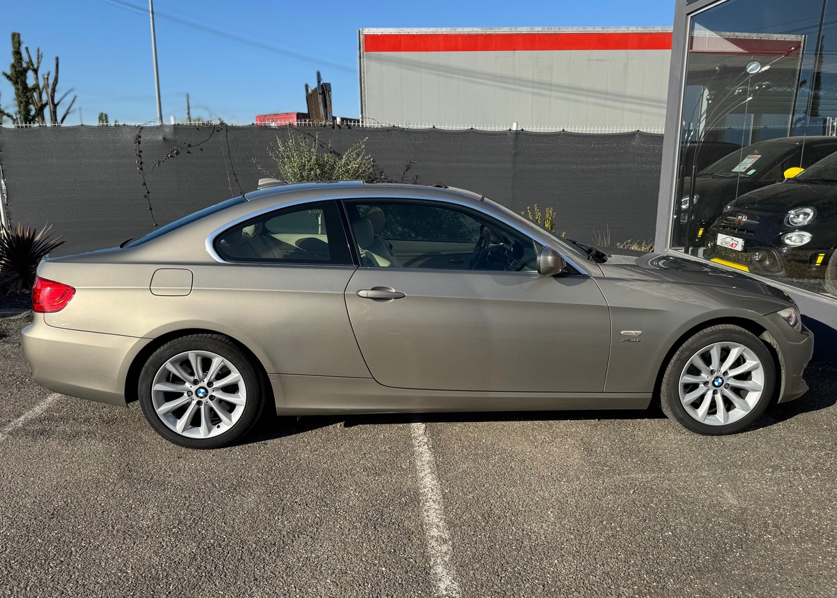Bmw 330 (E92) (2) COUPE 330I 272 LUXE
