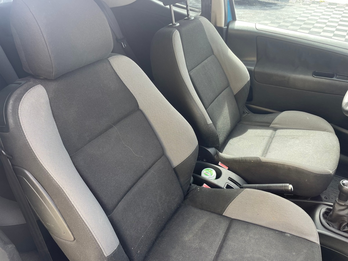 Peugeot 207 1.4 90 CV IDEAL JEUNE PERMIS - CLIMATISATION - POSTE BLUETOOTH - REGULATEUR DE VITESSE