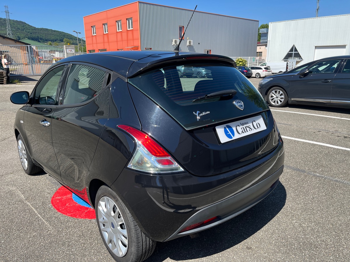 Lancia Ypsilon III 1.3 MULTIJET 95 BLACK&RED 5P