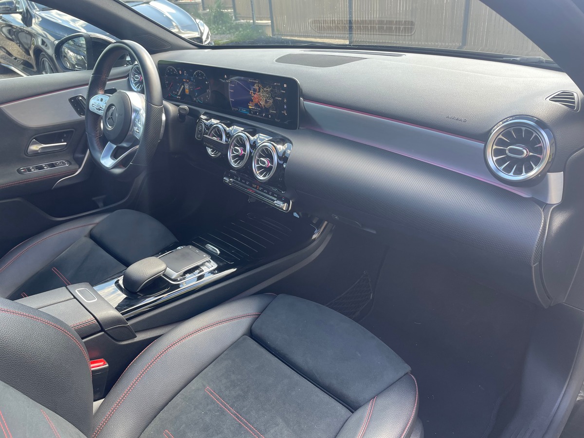 Mercedes-Benz Classe A 200 AMG LINE 163 cv LED AMBIANCE - CARPLAY - TOIT OUVRANT - SIEGE CHAUFFANT