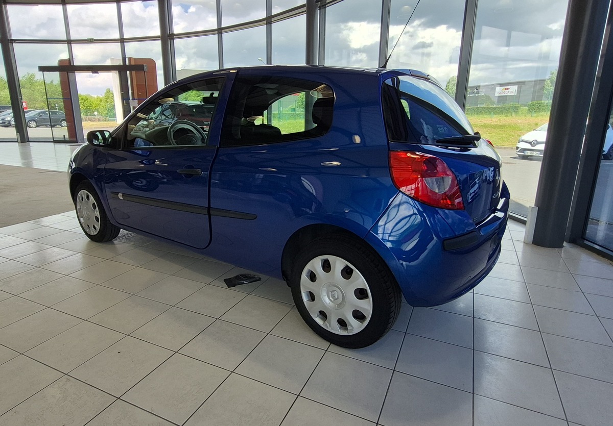 RENAULT Clio III 1.2L  75CV