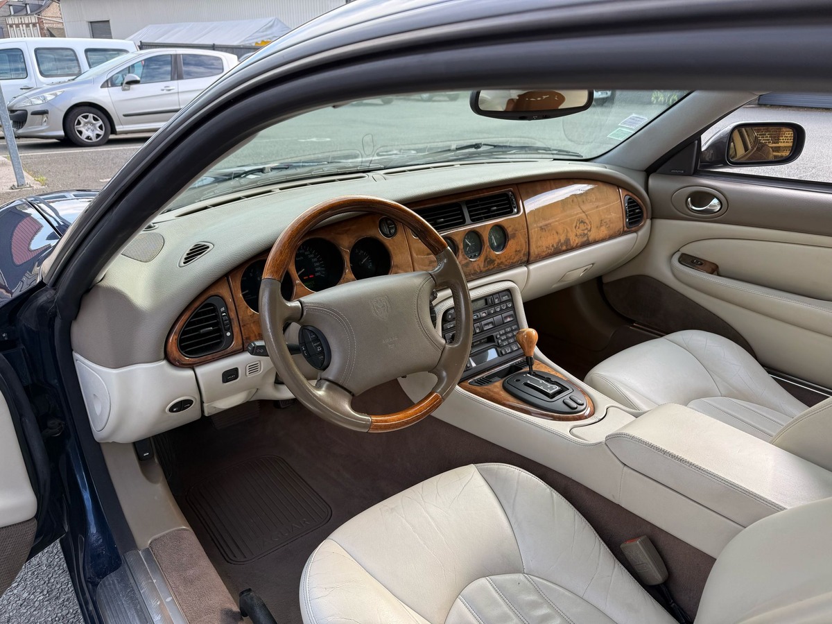 Jaguar XKR 2000
