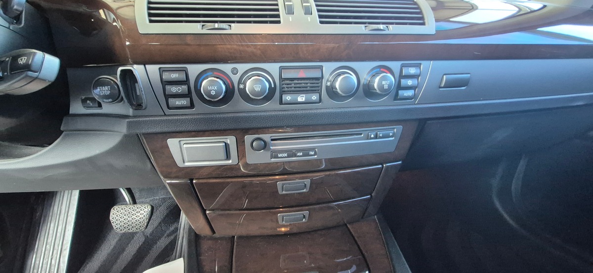 Bmw Série 7 740i 303CV