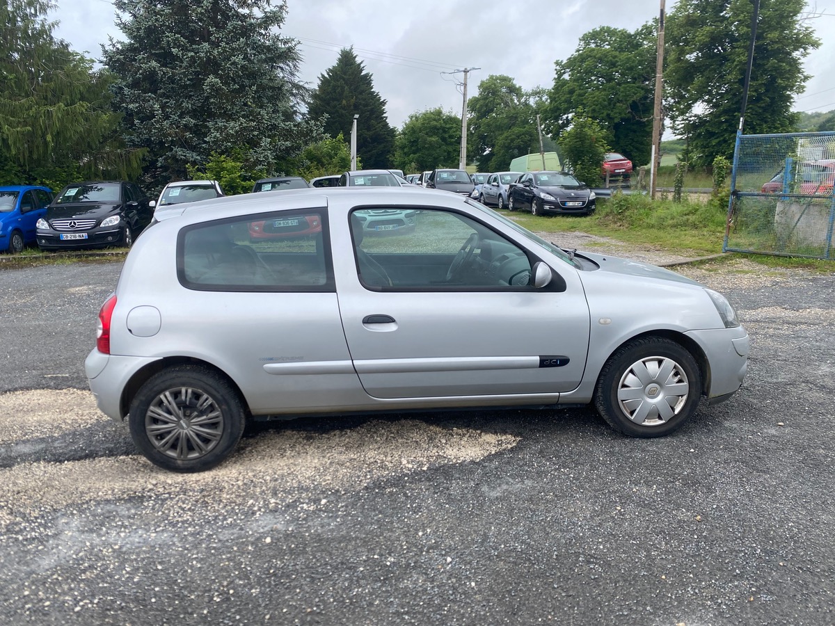 RENAULT Clio 1.5 dci 80cv extrêmes 5 places  ct ok moteur changer 180010km