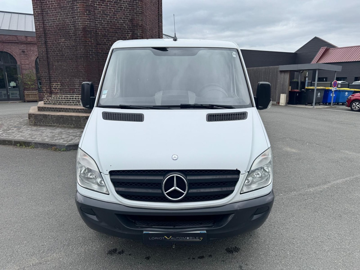 Mercedes-Benz Sprinter 906.613 210CDI 2.2 Fourgon moyen tôlé 3.0T 95 cv