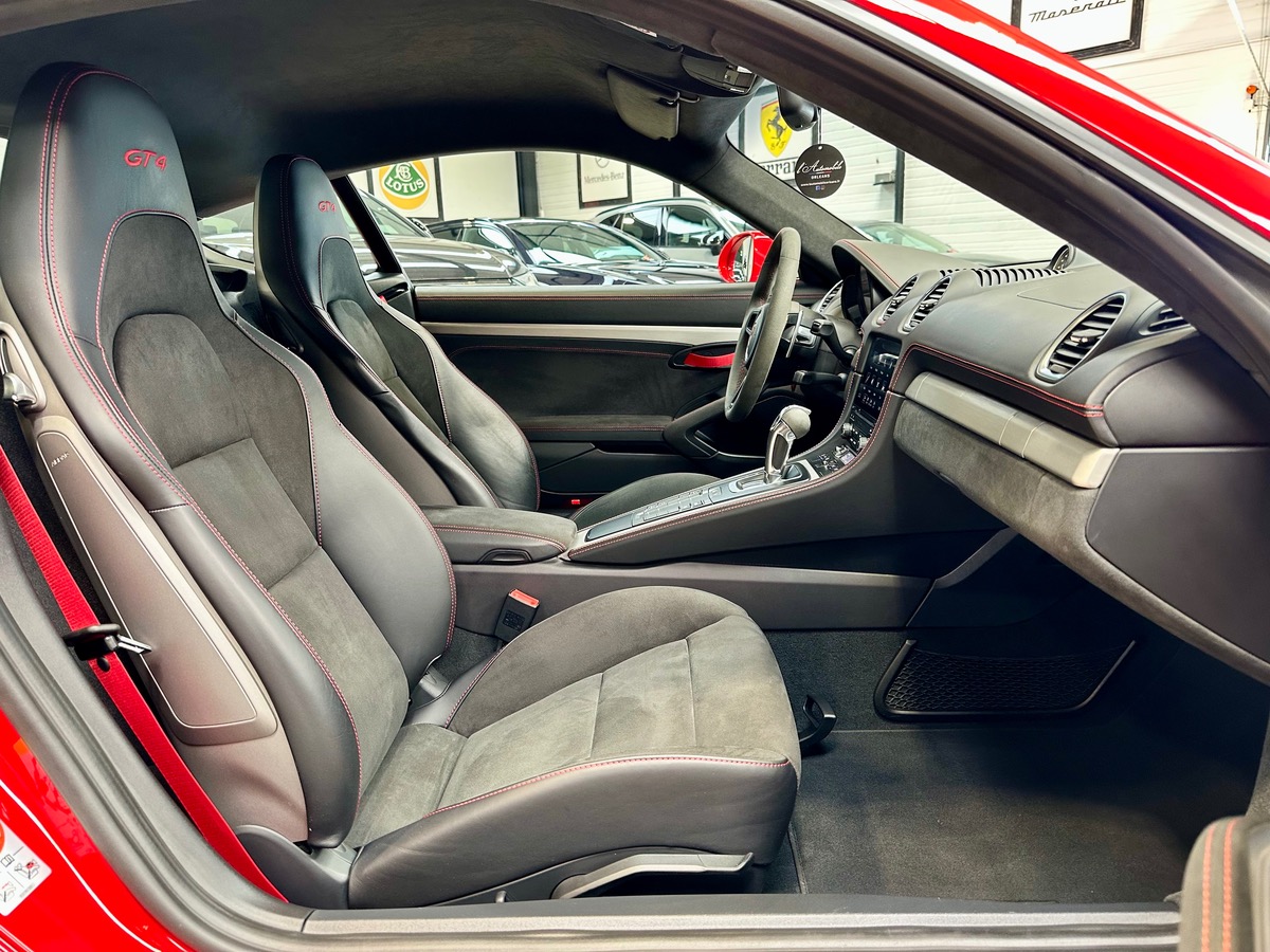 Porsche 718 Cayman GT4 4.0 420 PDK7